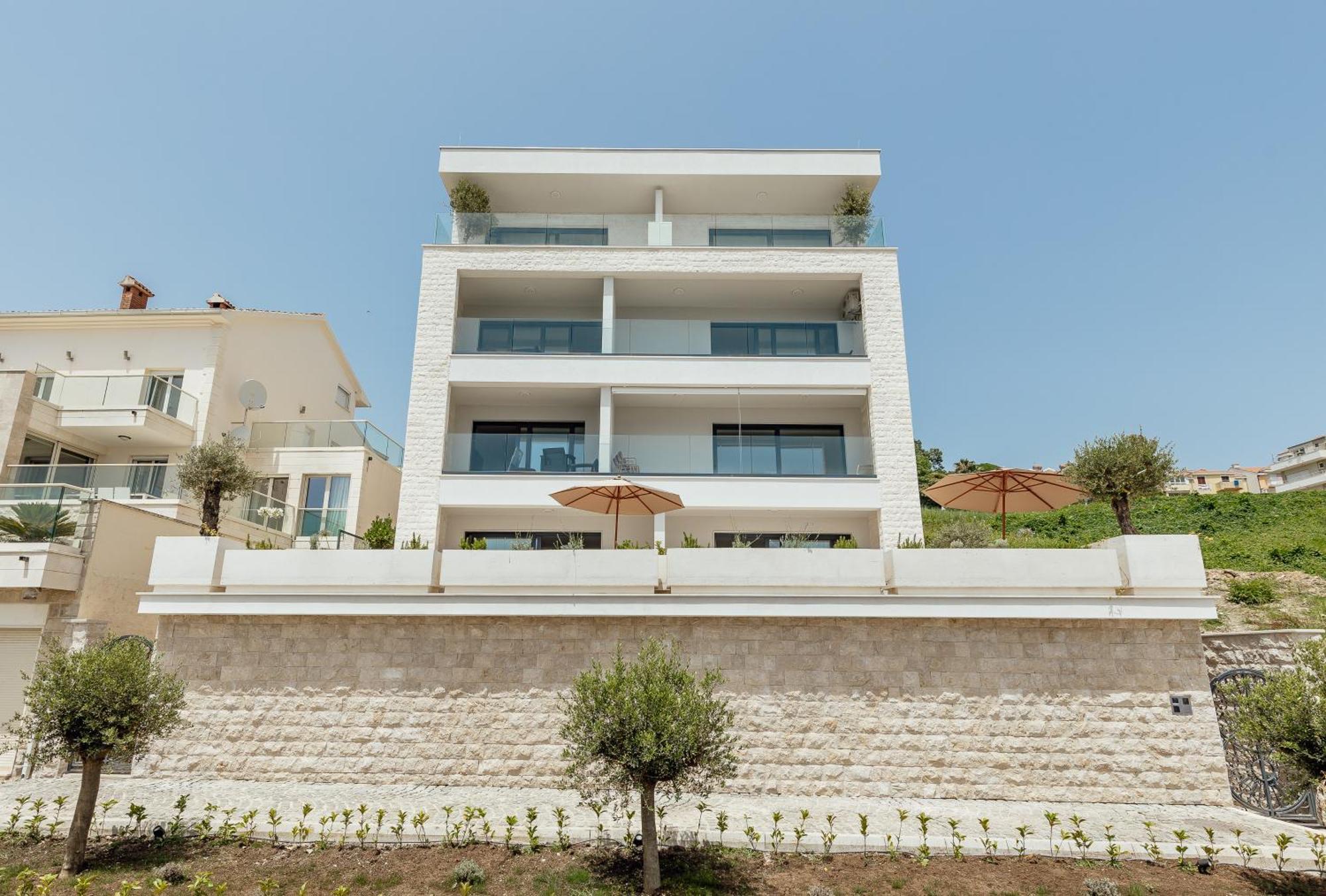 Savina Beachfront Oasis Херцег-Новий Екстер'єр фото