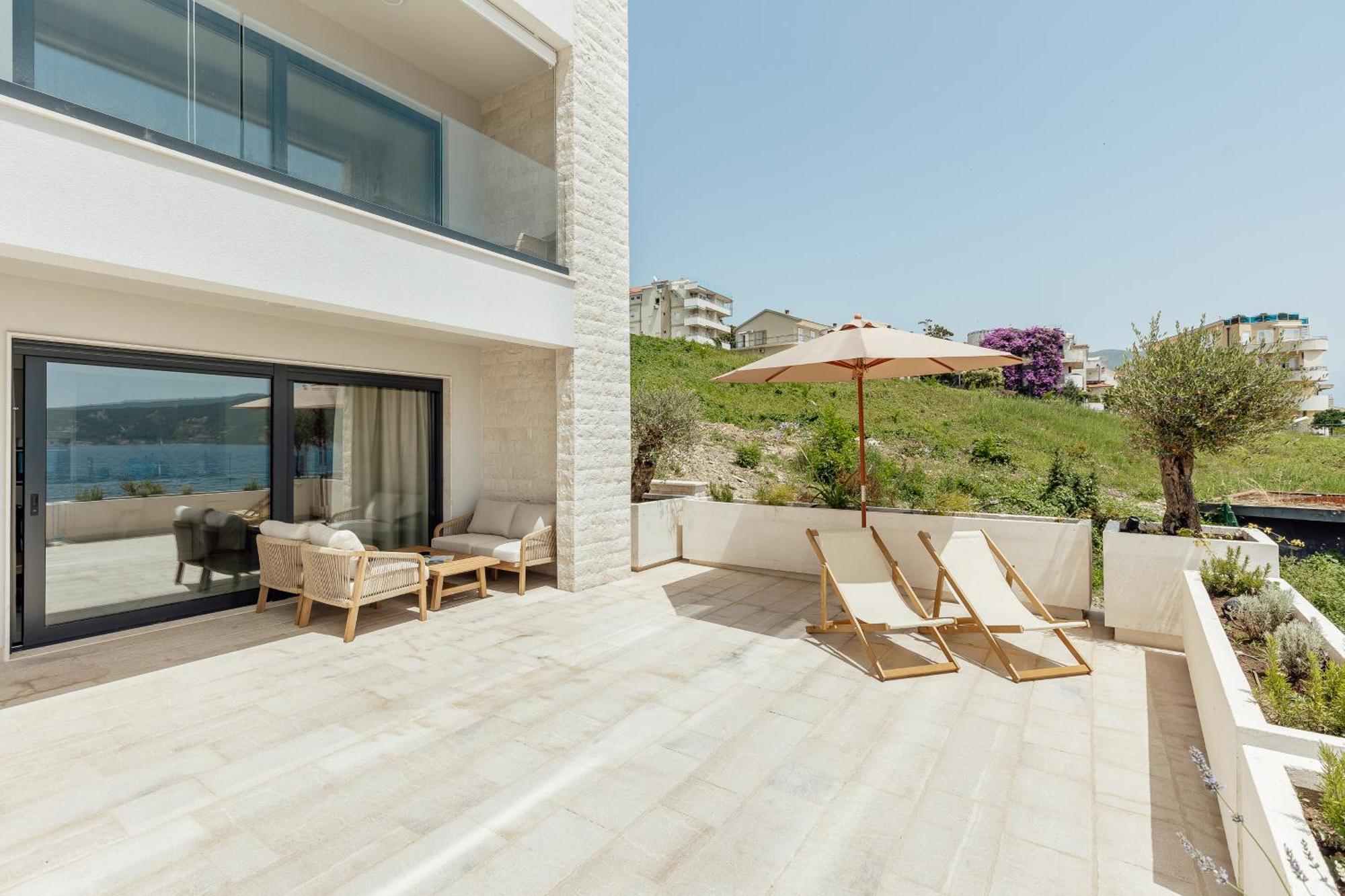 Savina Beachfront Oasis Херцег-Новий Екстер'єр фото