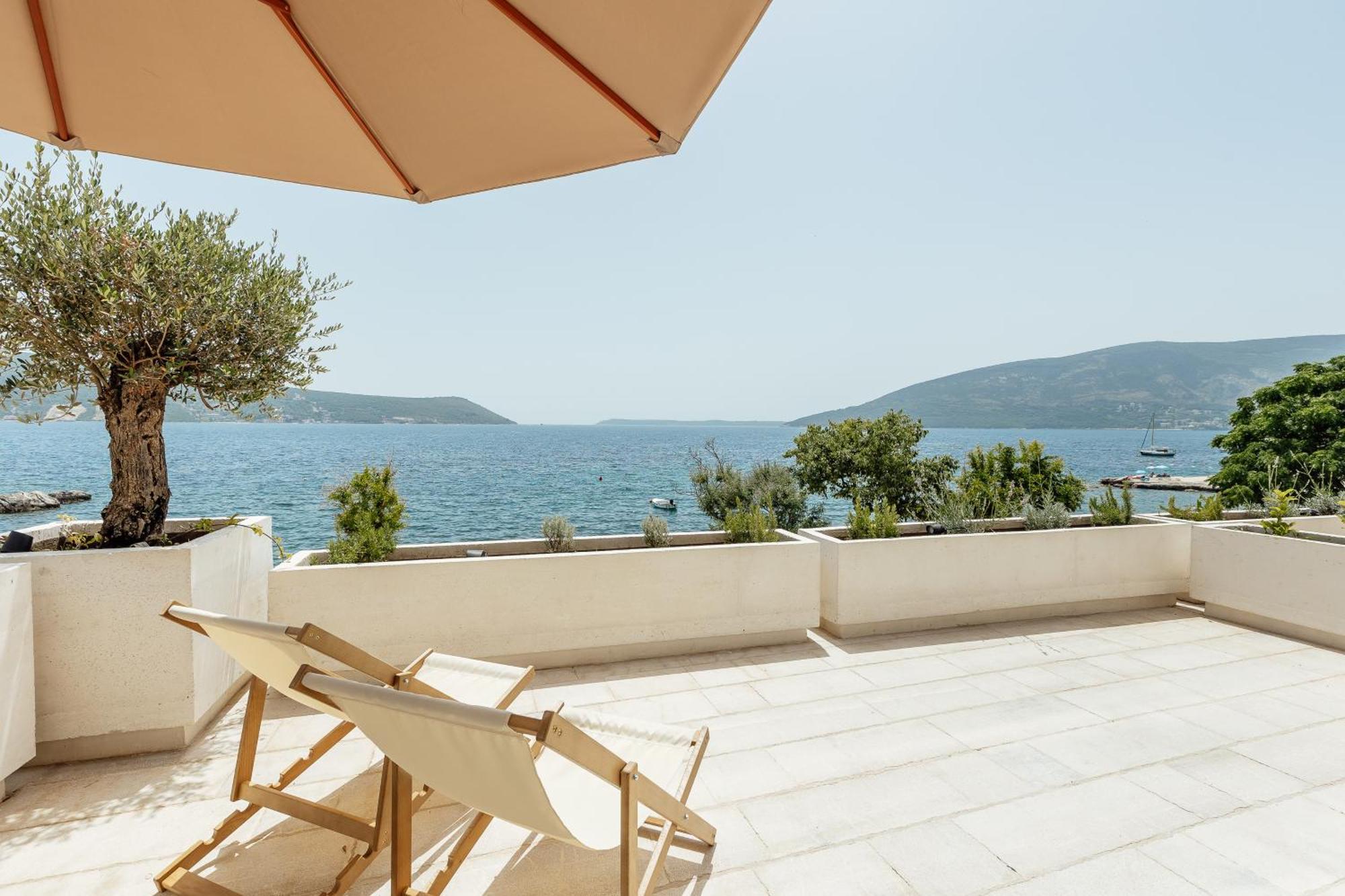 Savina Beachfront Oasis Херцег-Новий Екстер'єр фото
