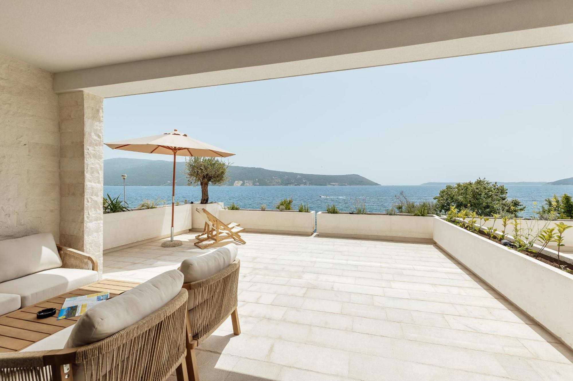 Savina Beachfront Oasis Херцег-Новий Екстер'єр фото