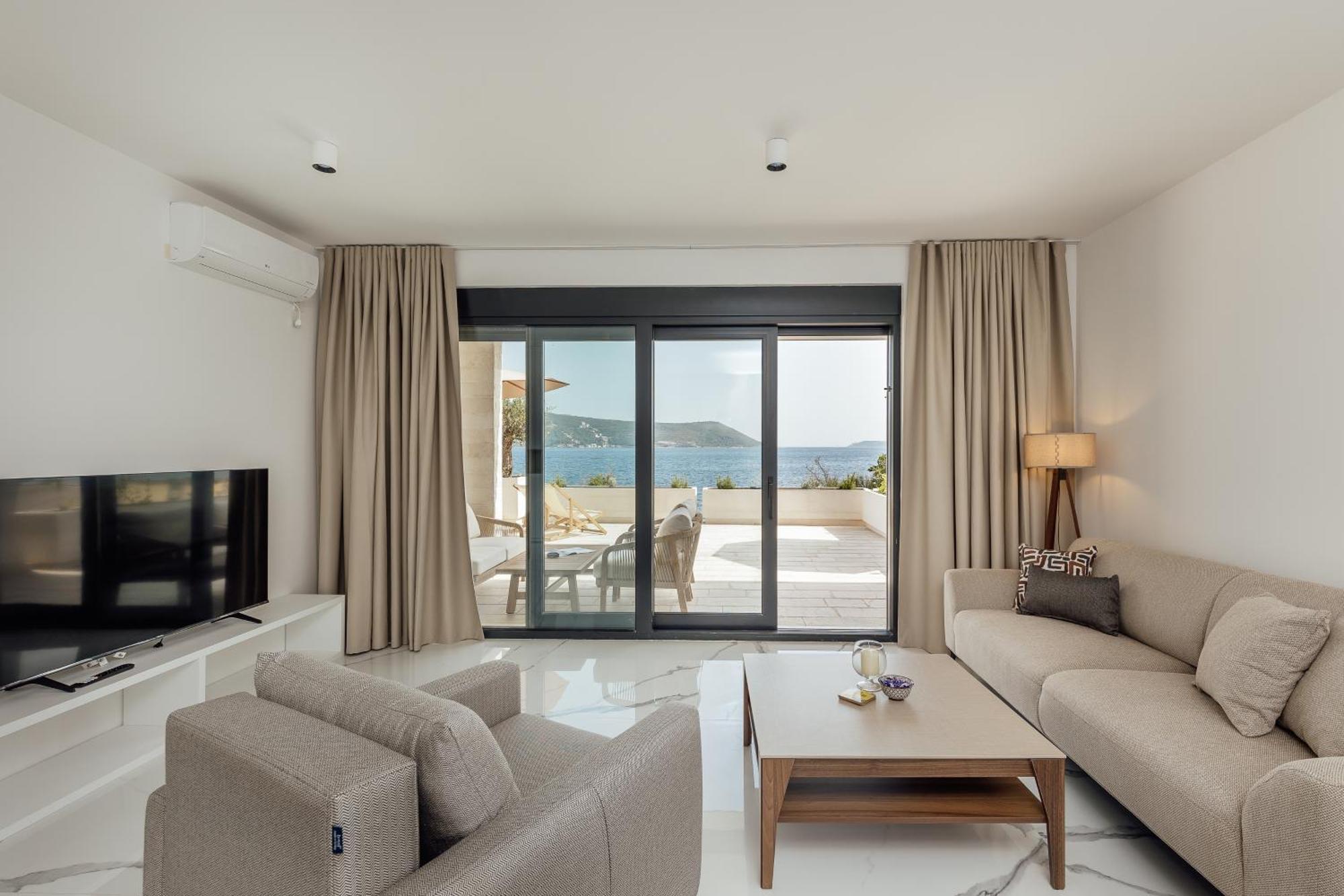 Savina Beachfront Oasis Херцег-Новий Екстер'єр фото