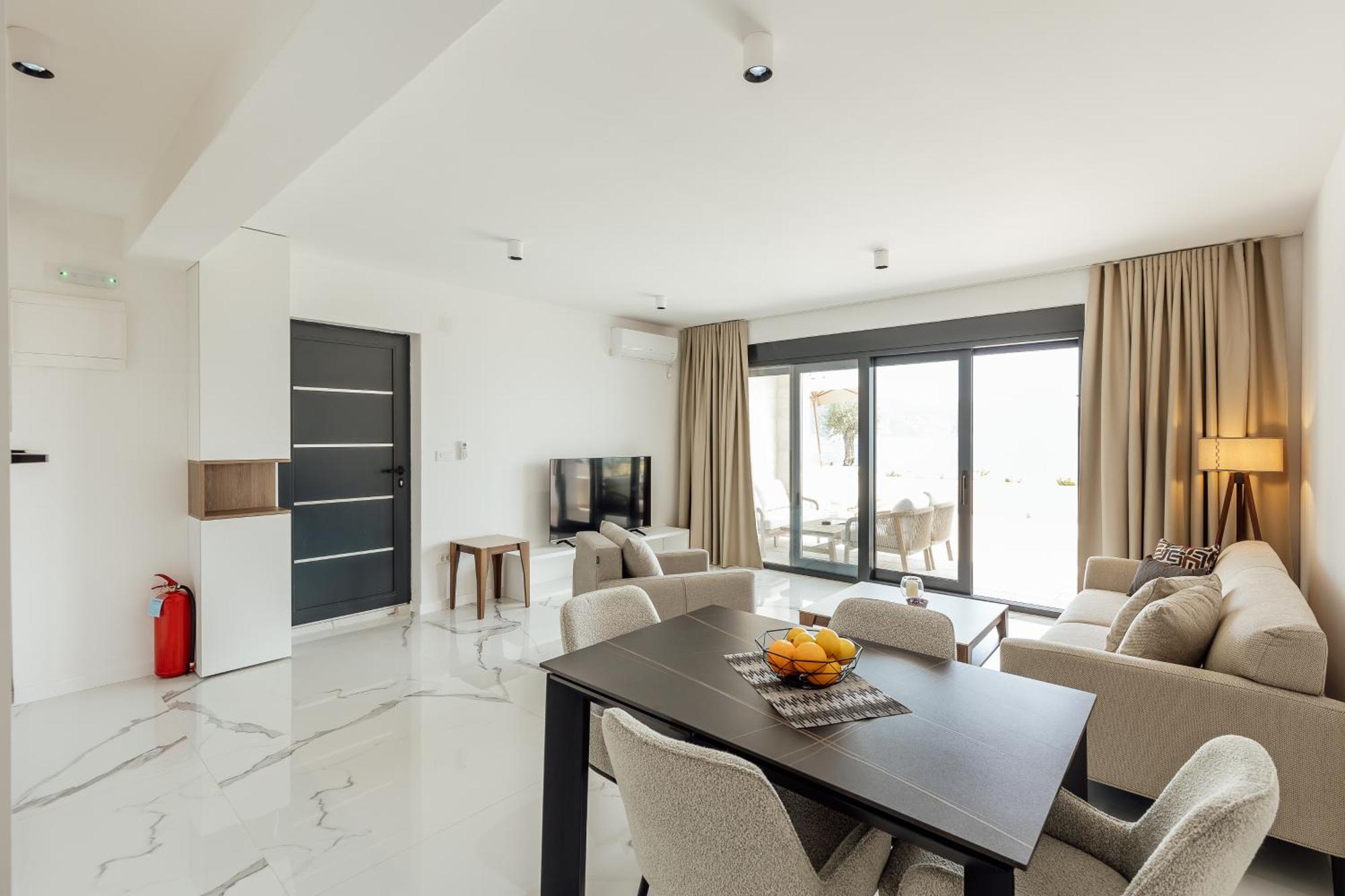 Savina Beachfront Oasis Херцег-Новий Екстер'єр фото