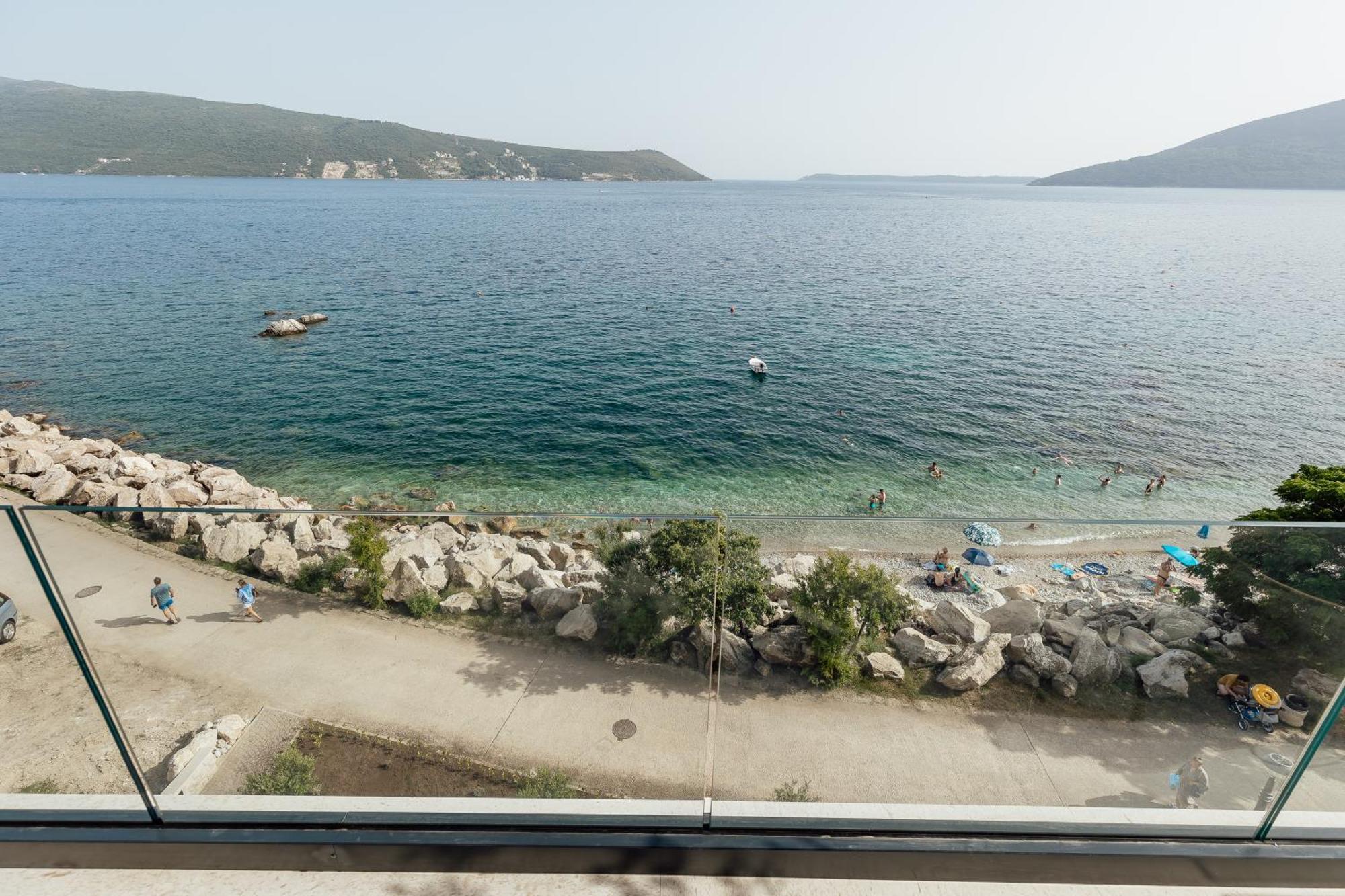 Savina Beachfront Oasis Херцег-Новий Екстер'єр фото