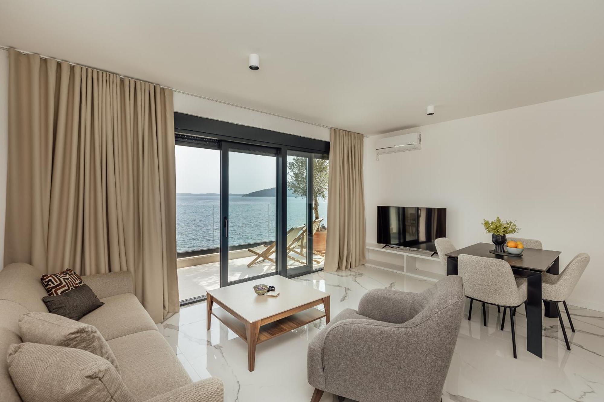 Savina Beachfront Oasis Херцег-Новий Екстер'єр фото