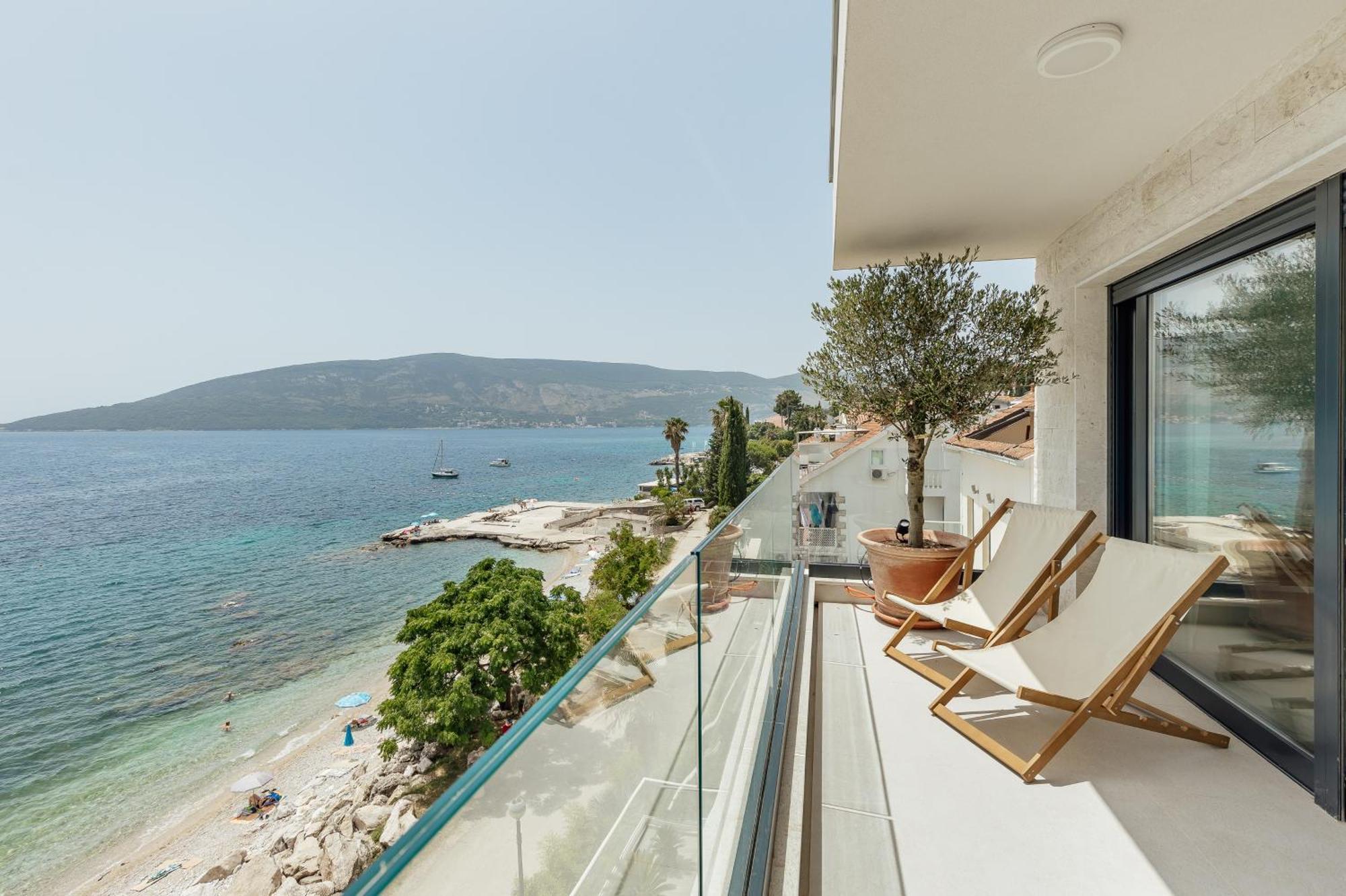 Savina Beachfront Oasis Херцег-Новий Екстер'єр фото