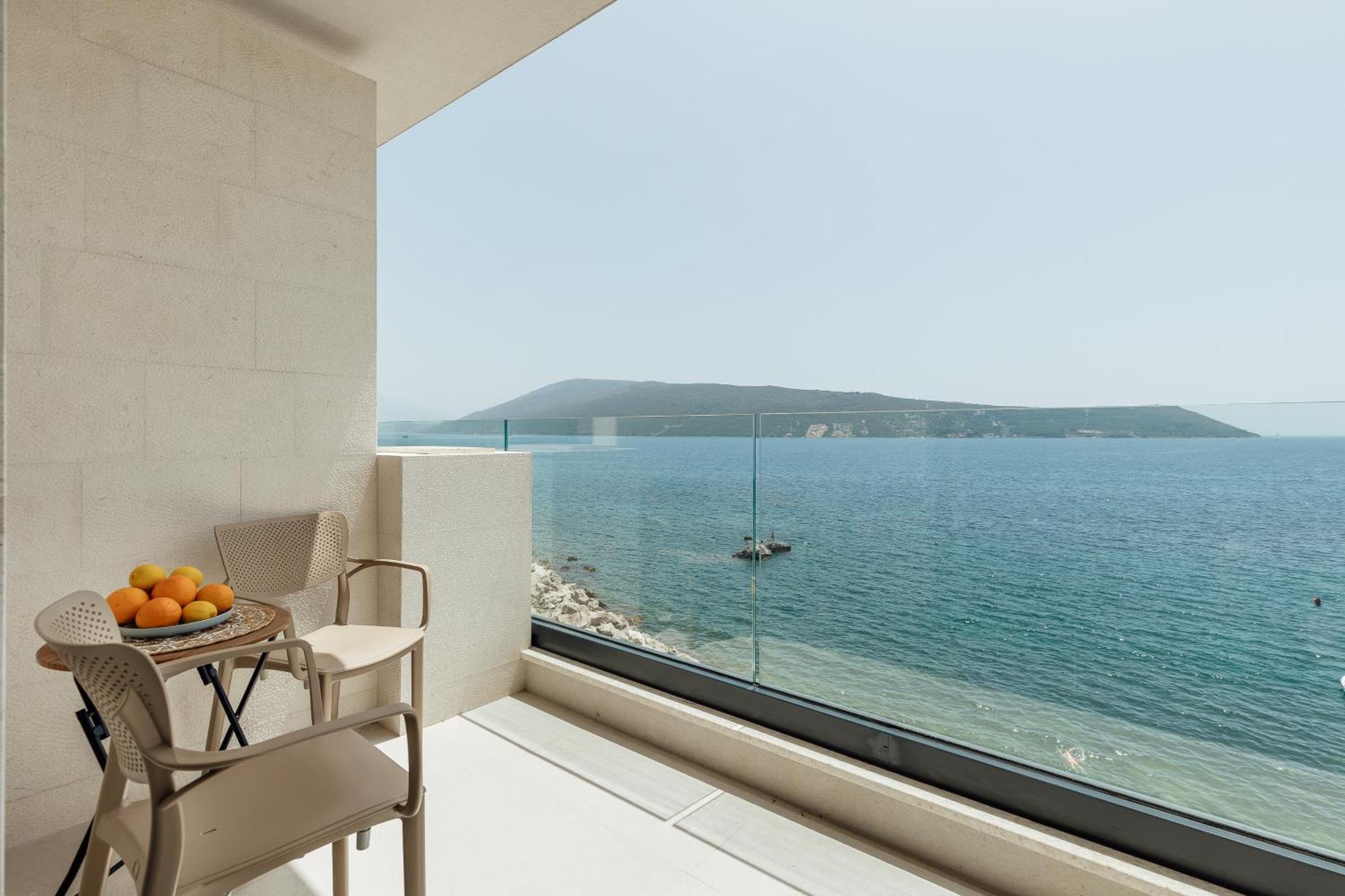 Savina Beachfront Oasis Херцег-Новий Екстер'єр фото