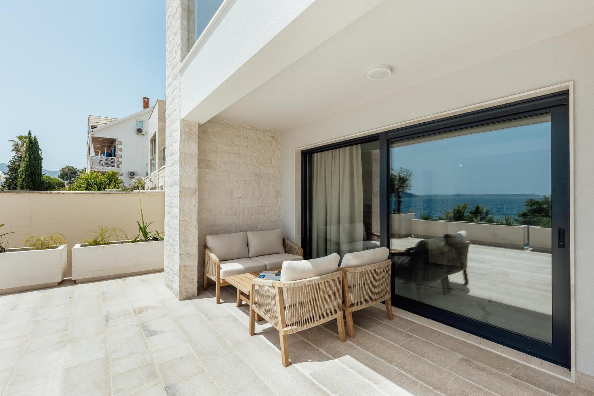 Savina Beachfront Oasis Херцег-Новий Екстер'єр фото