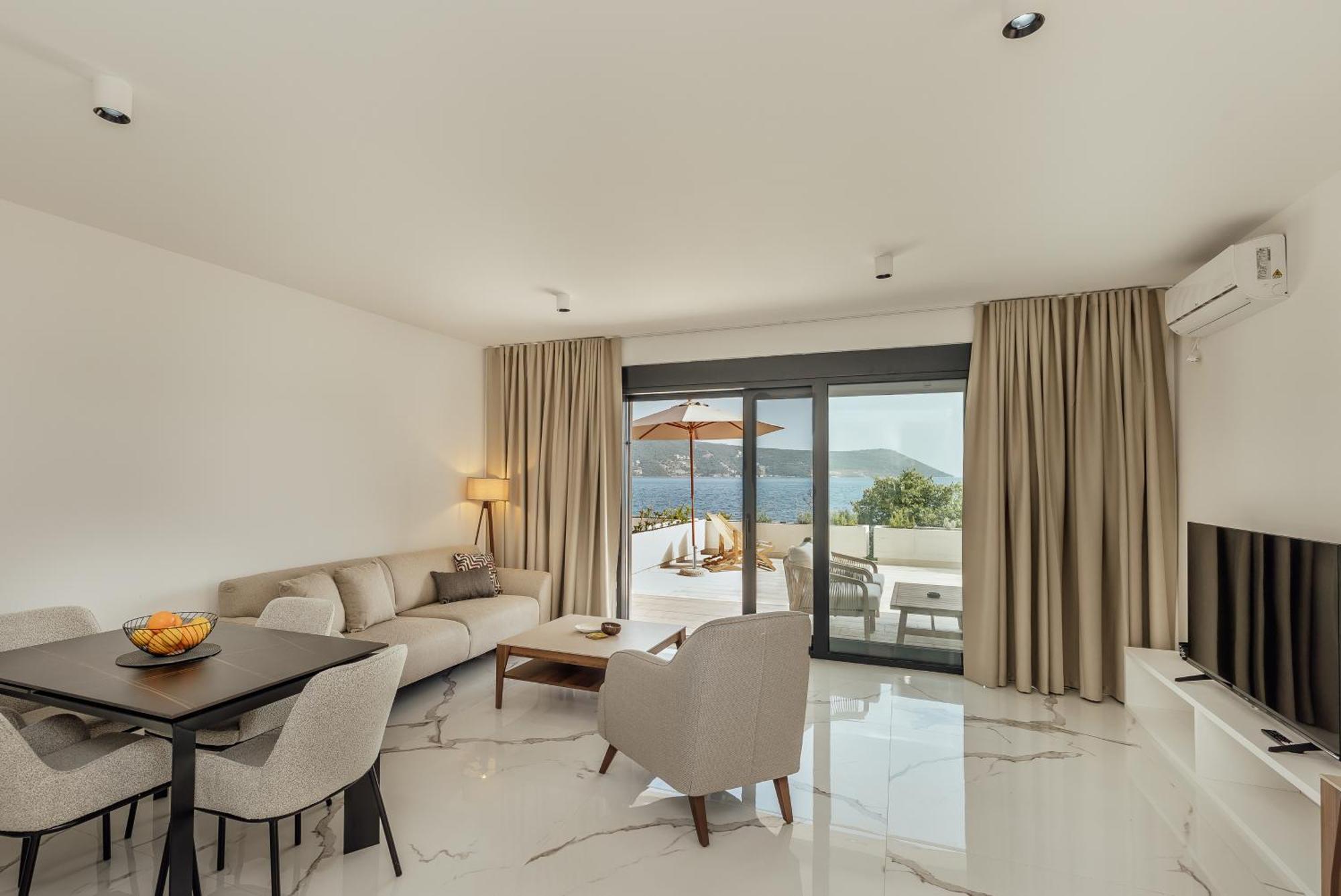 Savina Beachfront Oasis Херцег-Новий Екстер'єр фото